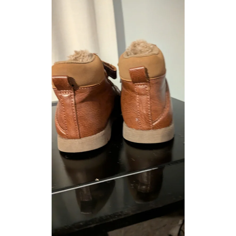 Osh Kosh B GoshBoys boots size 11M